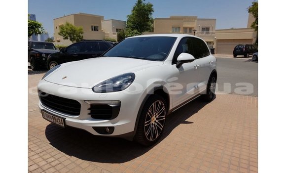 Acheter Import Voiture Porsche Cayenne Blanc à Import - Dubai, Marquesas