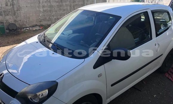 Buy Import Renault Twingo White Car in Mahina in Tahiti Buy Import Renault Twingo White Car in Mahina in Tahiti