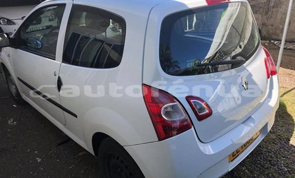 Buy Import Renault Twingo White Car in Mahina in Tahiti Buy Import Renault Twingo White Car in Mahina in Tahiti