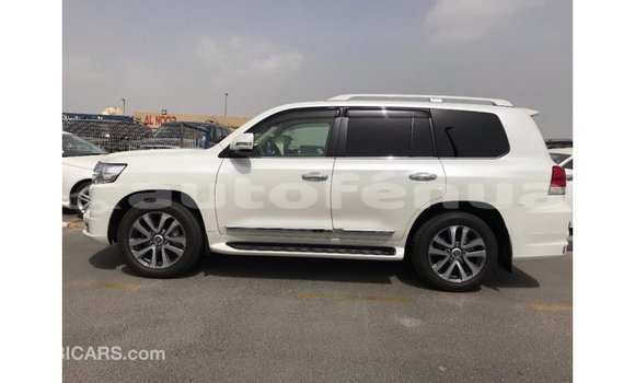 Acheter Import Voiture Toyota Land Cruiser Blanc à Import - Dubai, Marquesas Acheter Import Voiture Toyota Land Cruiser Blanc à Import - Dubai, Marquesas