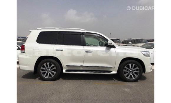 Acheter Import Voiture Toyota Land Cruiser Blanc à Import - Dubai, Marquesas Acheter Import Voiture Toyota Land Cruiser Blanc à Import - Dubai, Marquesas