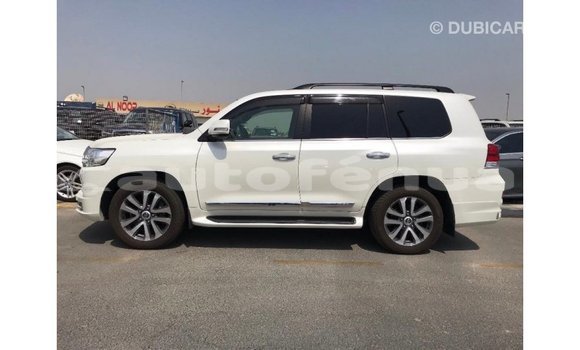 Buy Import Toyota Land Cruiser White Car in Import - Dubai in Marquesas Buy Import Toyota Land Cruiser White Car in Import - Dubai in Marquesas