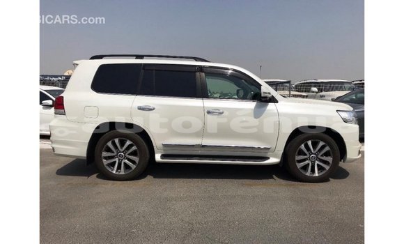 Buy Import Toyota Land Cruiser White Car in Import - Dubai in Marquesas Buy Import Toyota Land Cruiser White Car in Import - Dubai in Marquesas
