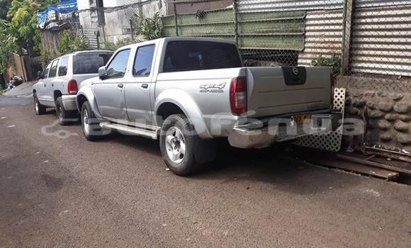 Acheter Import Voiture Nissan Navara Gris à Pirae, Tahiti