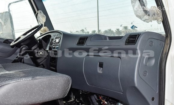 Acheter Import Voiture Mercedes-Benz 190 Blanc à Import - Dubai, Marquesas Acheter Import Voiture Mercedes-Benz 190 Blanc à Import - Dubai, Marquesas