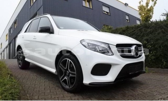Acheter Import Voiture Mercedes-Benz GL–Class Blanc à Amanu, Tuamotu