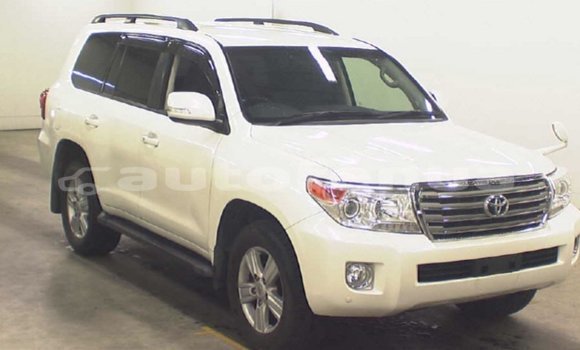 Buy Import Toyota Land Cruiser White Car in Import - Dubai in Marquesas Buy Import Toyota Land Cruiser White Car in Import - Dubai in Marquesas