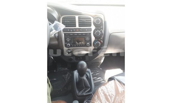 Acheter Import Voiture Kia Carens Blanc à Import - Dubai, Marquesas Acheter Import Voiture Kia Carens Blanc à Import - Dubai, Marquesas