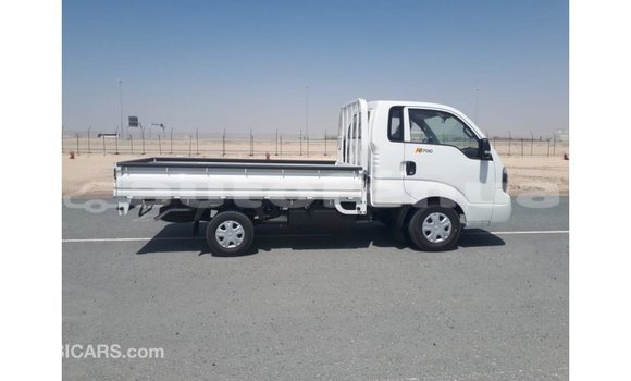 Acheter Import Voiture Kia Carens Blanc à Import - Dubai, Marquesas Acheter Import Voiture Kia Carens Blanc à Import - Dubai, Marquesas