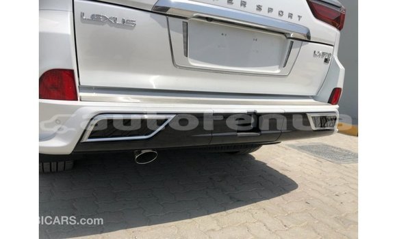 Acheter Import Voiture Lexus LX Blanc à Import - Dubai, Marquesas Acheter Import Voiture Lexus LX Blanc à Import - Dubai, Marquesas